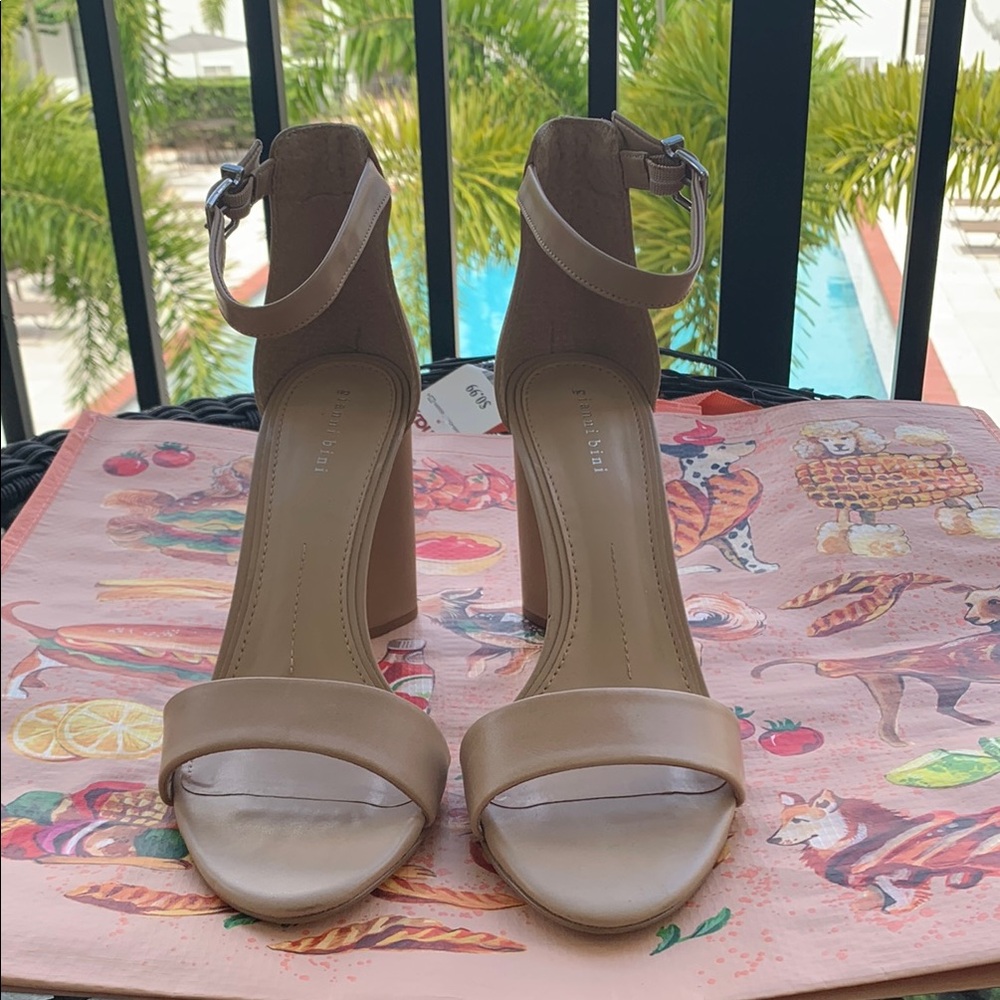 Gianni Bini Tan Heels Minimalist Design